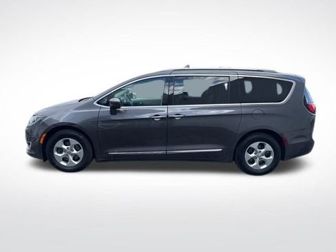 Used 2017 Chrysler Pacifica Touring-L Plus image 4
