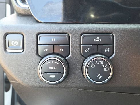 Used 2024 Chevrolet Silverado 3500 LT AWD/4WD image 21