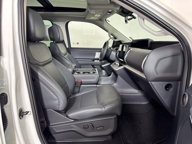 Used 2027 Ford Expedition Max Active AWD/4WD image 4