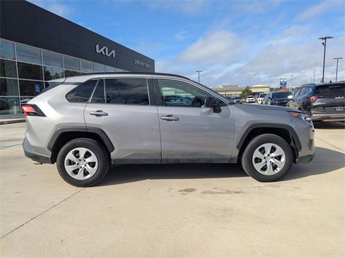 Used 2020 Toyota RAV4 LE image 2
