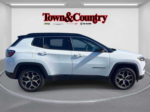 Certified 2025 Jeep Compass Limited AWD/4WD image 5