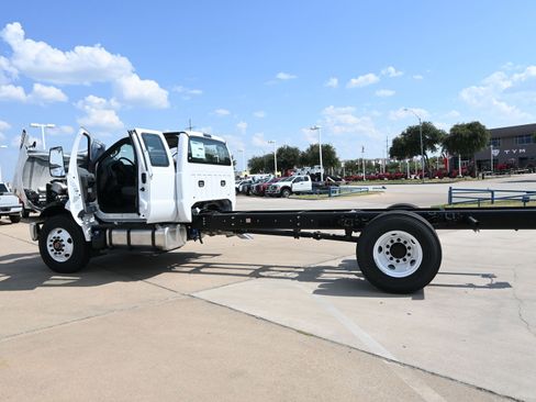 New 2026 Ford F650 2WD SuperCab Super Duty image 45