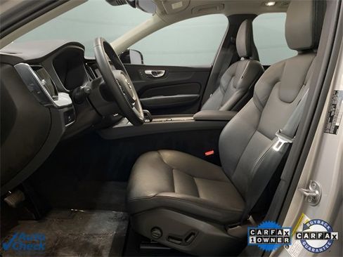 Used 2025 Volvo XC60 B5 Plus image 39