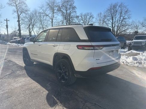 Used 2023 Jeep Grand Cherokee Altitude image 7