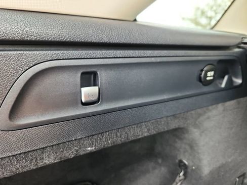 Used 2016 Mercedes-Benz GLC 300 4MATIC image 31