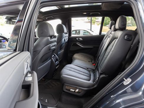Used 2021 BMW X7 xDrive40i w/ M Sport Package AWD/4WD image 31