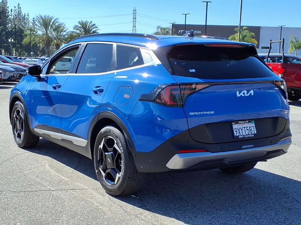 Certified 2026 Kia Sportage EX w/ EX Panorama Roof Package FWD image 5