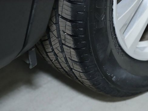 Used 2019 Ford Explorer XLT w/ Equipment Group 202A image 40