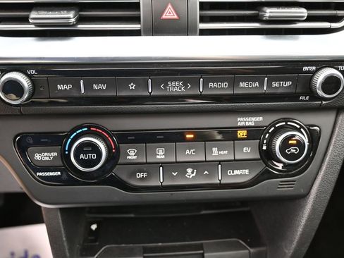Used 2022 Kia Niro EX Premium FWD image 27
