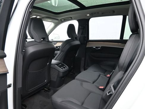 New 2025 Volvo XC90 B5 Plus w/ Protection Package Premier image 24