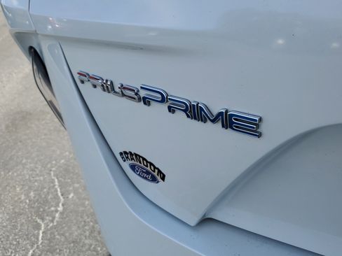 Used 2021 Toyota Prius Prime XLE image 10