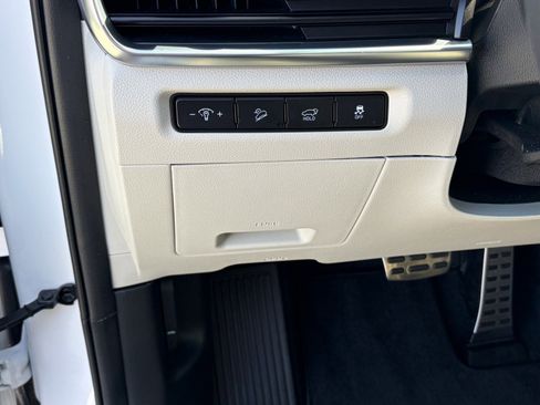 Certified 2024 Kia Telluride SX Prestige w/ Towing Package image 11