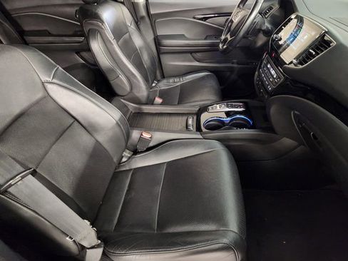 Used 2019 Honda Pilot Touring image 3