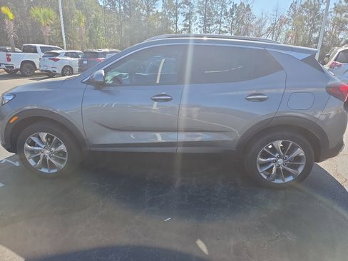 Used 2020 Buick Encore GX Essence w/ Experience Buick Package image 3