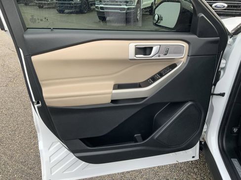 Used 2022 Ford Explorer Limited image 25