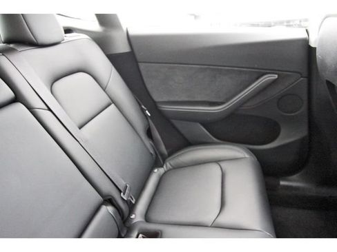 Used 2025 Tesla Model Y Long Range RWD image 10