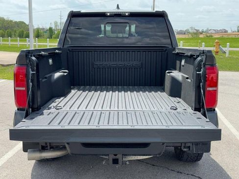 Used 2024 Toyota Tacoma SR5 AWD/4WD image 5