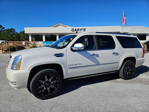 Used 2011 Cadillac Escalade ESV Premium image 2