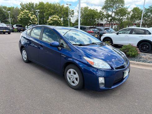 Used 2010 Toyota Prius Three FWD image 2