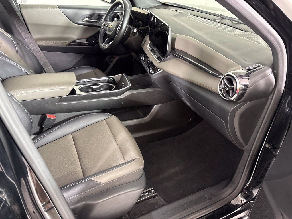Used 2025 Chevrolet Equinox LT w/ Convenience Package II FWD image 18