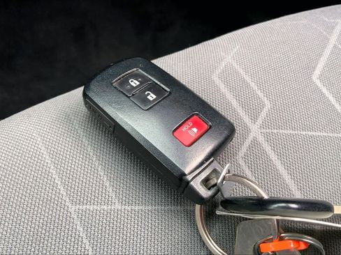 Used 2020 Toyota Tacoma TRD Off-Road image 14