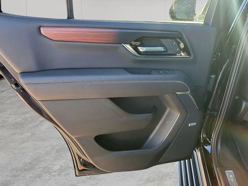 New 2026 GMC Yukon Denali w/ Denali Reserve Package image 17