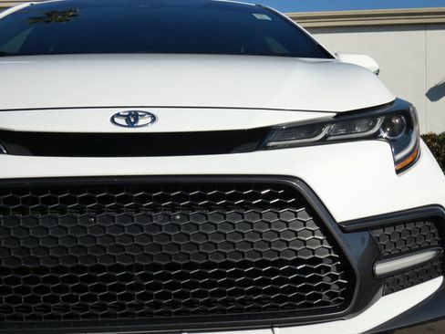 Used 2020 Toyota Corolla XSE image 16