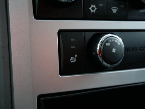 Used 2009 Chrysler Town & Country Touring w/ Heated Seat Group image 32