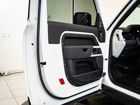 Used 2023 Land Rover Defender 90 S image 23