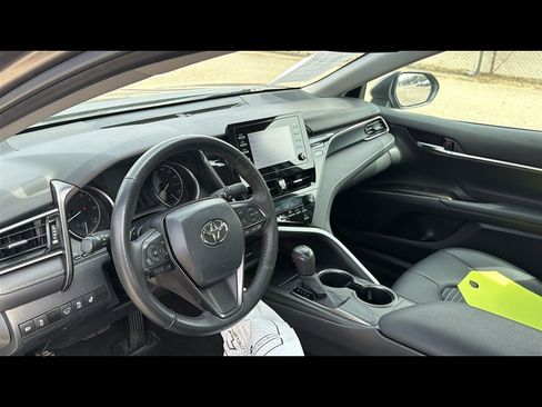 Used 2024 Toyota Camry SE image 9