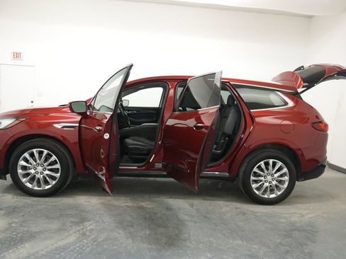 Used 2018 Buick Enclave Premium w/ Experience Buick Package FWD image 33
