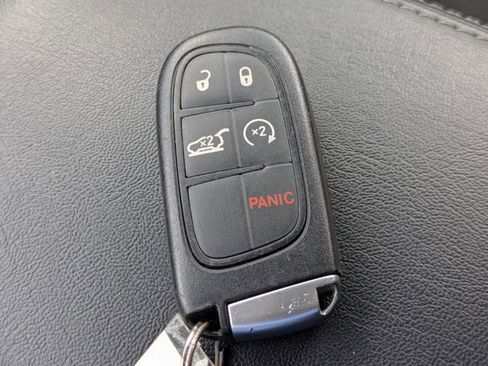 Used 2023 Jeep Cherokee Altitude Lux AWD/4WD image 35