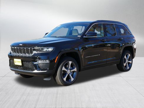 New 2025 Jeep Grand Cherokee Limited image 3