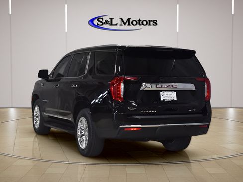 Used 2024 GMC Yukon SLT w/ SLT Premium Package AWD/4WD image 1