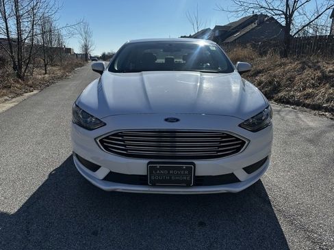 Used 2018 Ford Fusion SE image 2