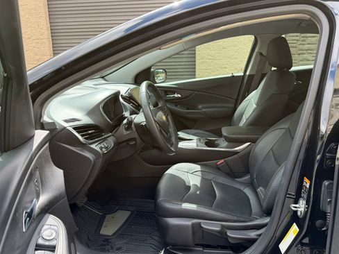 Used 2017 Chevrolet Volt Premier w/ Driver Confidence II Package FWD image 19