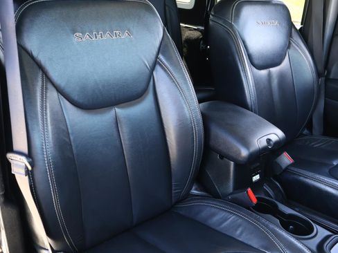 Used 2017 Jeep Wrangler Unlimited Sahara w/ Connectivity Group image 16