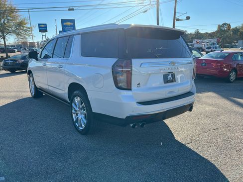 Used 2021 Chevrolet Suburban High Country w/ Premium Package image 16