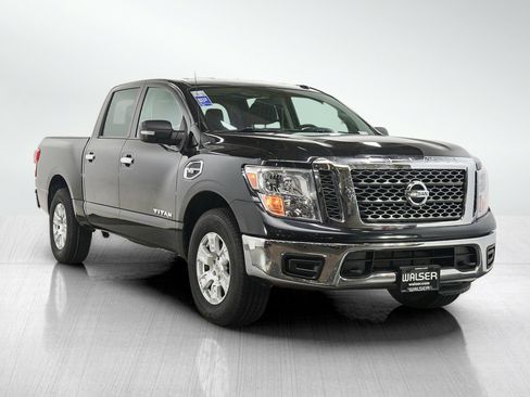 Used 2017 Nissan Titan SV AWD/4WD image 7