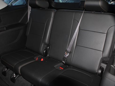 Used 2021 Chevrolet Traverse RS image 16