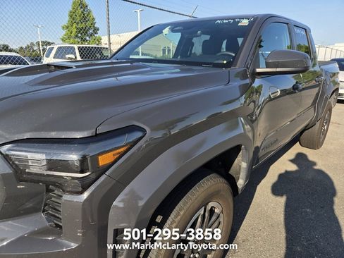 Used 2025 Toyota Tacoma TRD Sport AWD/4WD image 5