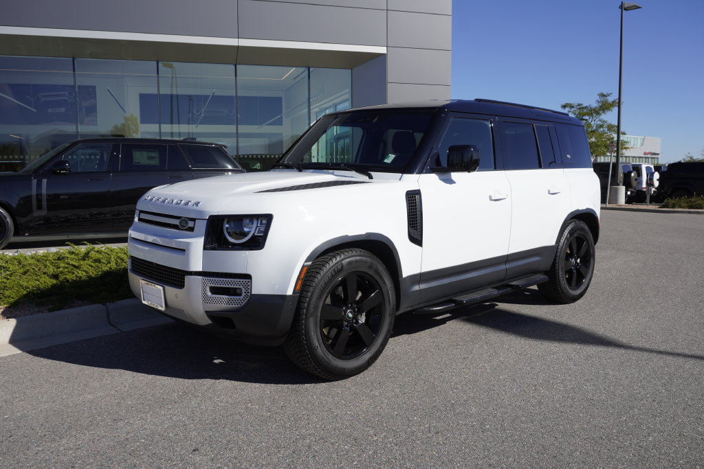 Used 2022 Land Rover Defender 110 S AWD/4WD image 3