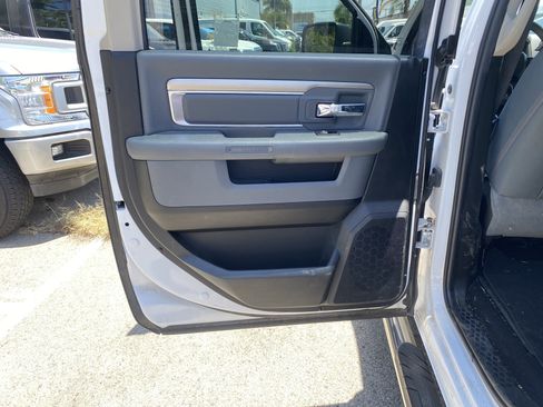 Used 2019 RAM 1500 Classic SLT RWD image 17