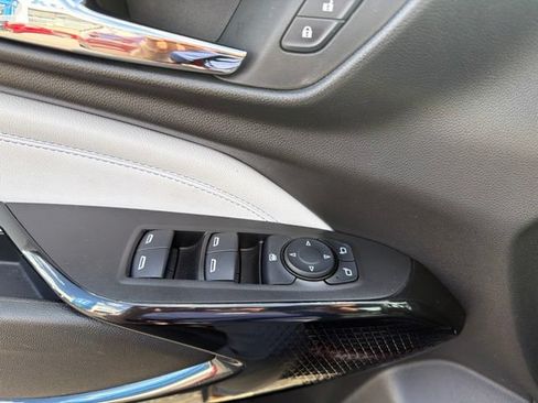 Used 2024 Chevrolet Trax LT FWD image 18