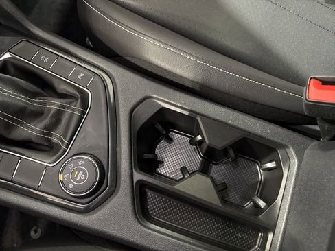 Certified 2022 Volkswagen Tiguan SE R-Line image 20