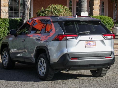 Used 2021 Toyota RAV4 LE image 6