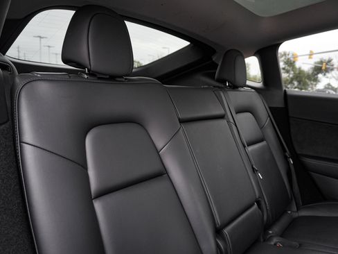 Used 2023 Tesla Model Y Performance image 30