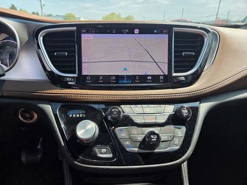 Used 2021 Chrysler Pacifica Limited w/ Premium & Safety Sphere Group image 6