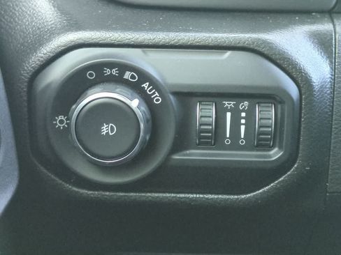 Used 2022 Jeep Wrangler Sport AWD/4WD image 18