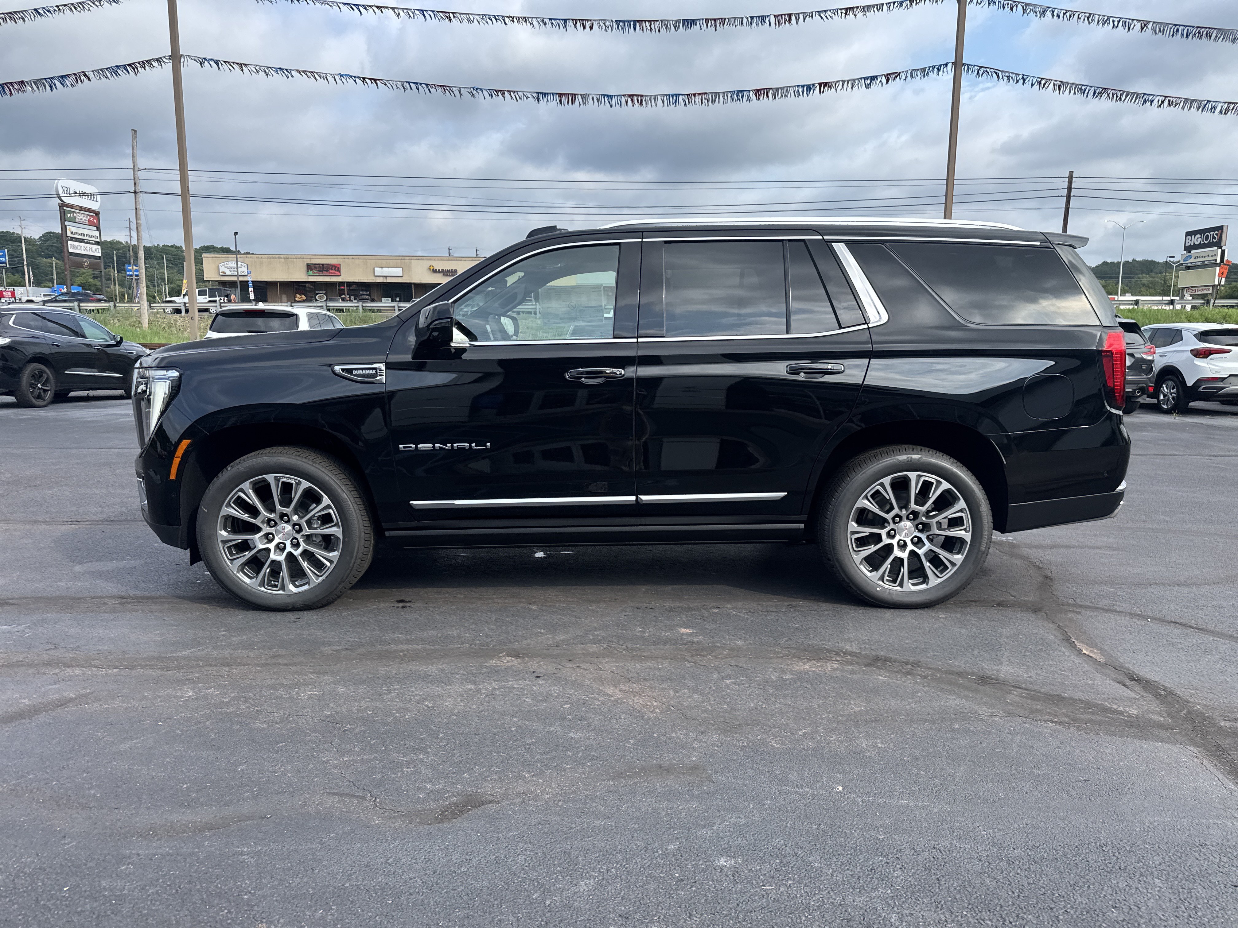 New 2026 GMC Yukon Denali w/ Denali Reserve Package AWD/4WD image 7